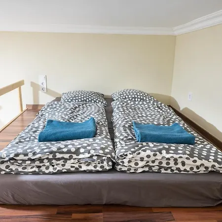 Апартаменты Cozy & Quiet Near Kiraly Street, Ac, Perfect For 4 Guests! *