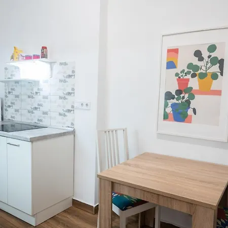 Cozy & Quiet Near Kiraly Street, Ac, Perfect For 4 Guests! *